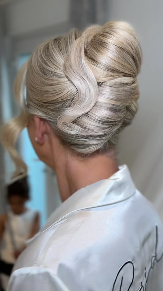 Michele's wedding hair by @zwhairmua, wearing Quad Weft Clip In Piece in shade BlondeMe