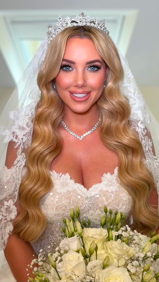 Josie's wedding hair by @zwhairmua, wearing 22" Ultra Volume Clip Ins in shade Chocolate Honey